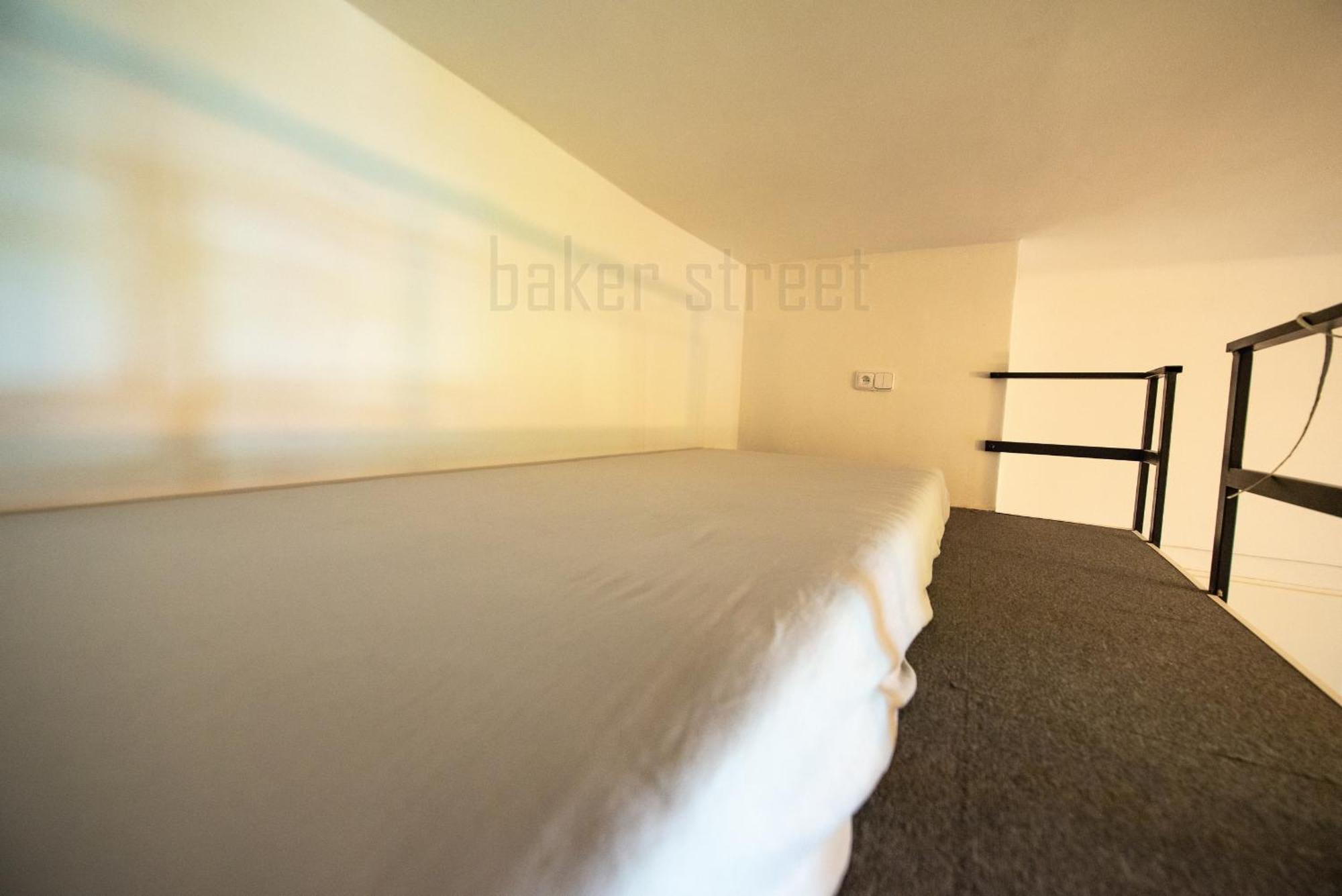 Appartement Storey Close To Metro Palmovka Praag