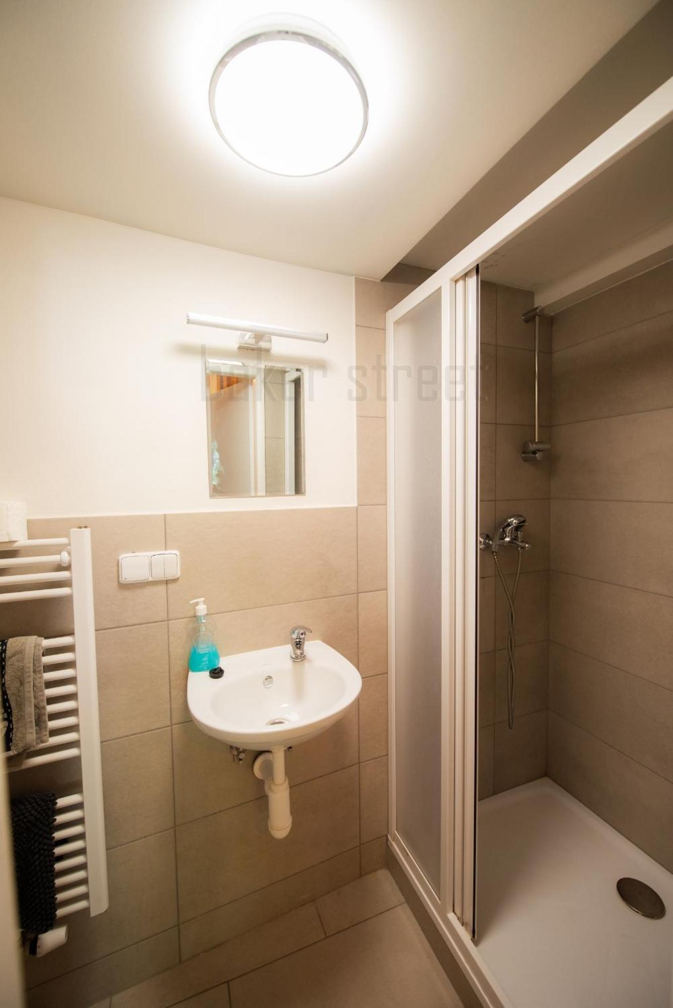 Storey Close To Metro Palmovka Appartement