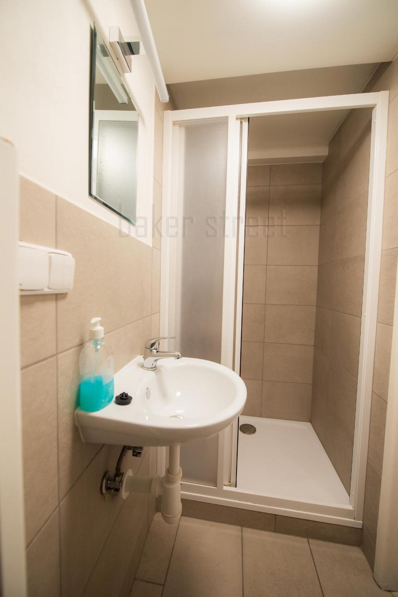 Storey Close To Metro Palmovka Appartement *